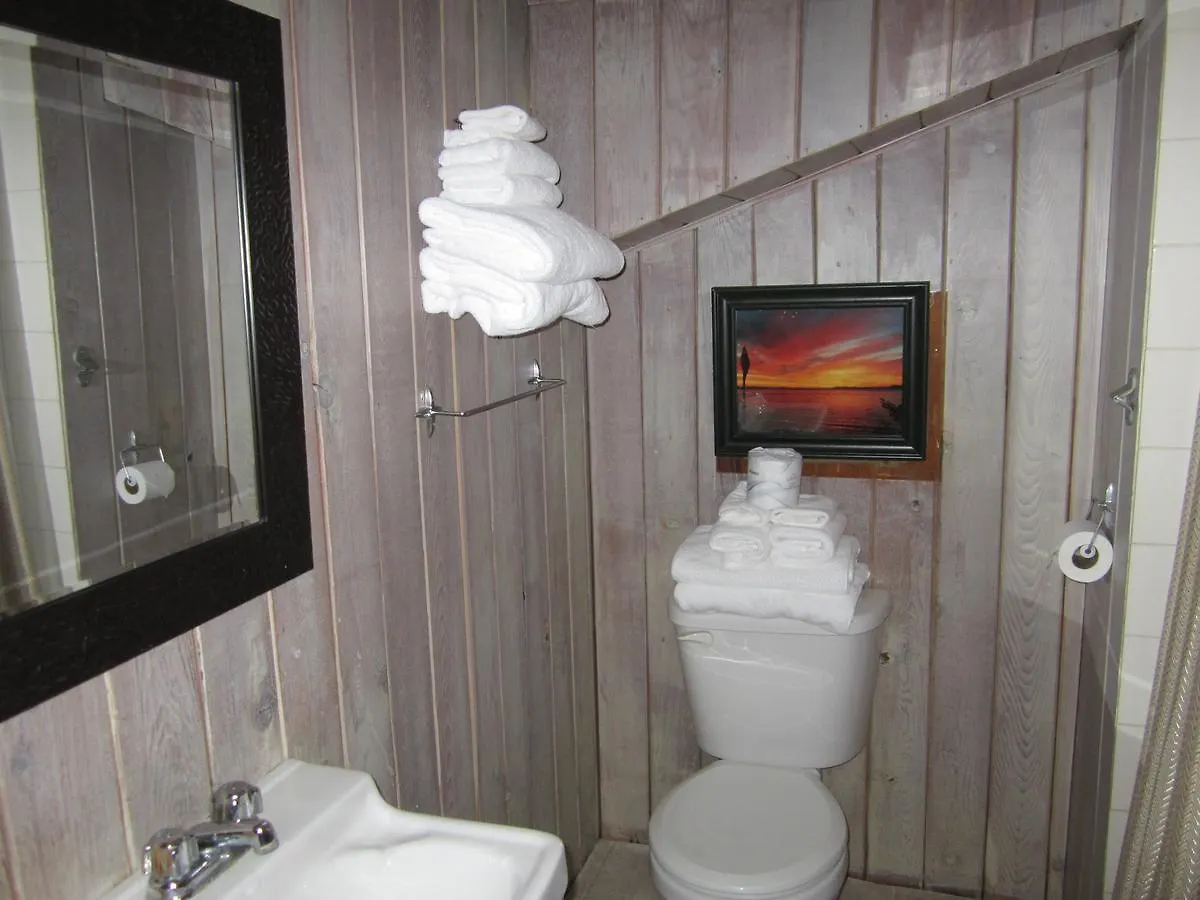 The Surf Lodge And Pub Gabriola Canada