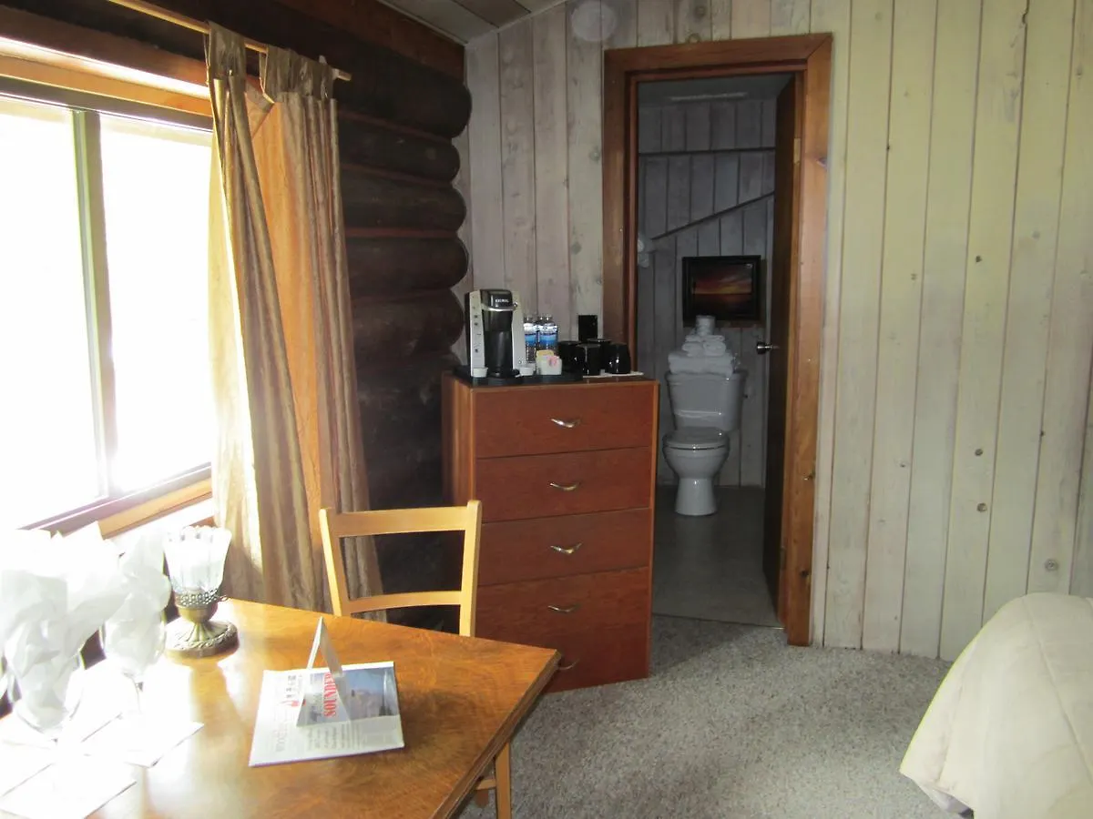 The Surf Lodge And Pub Gabriola