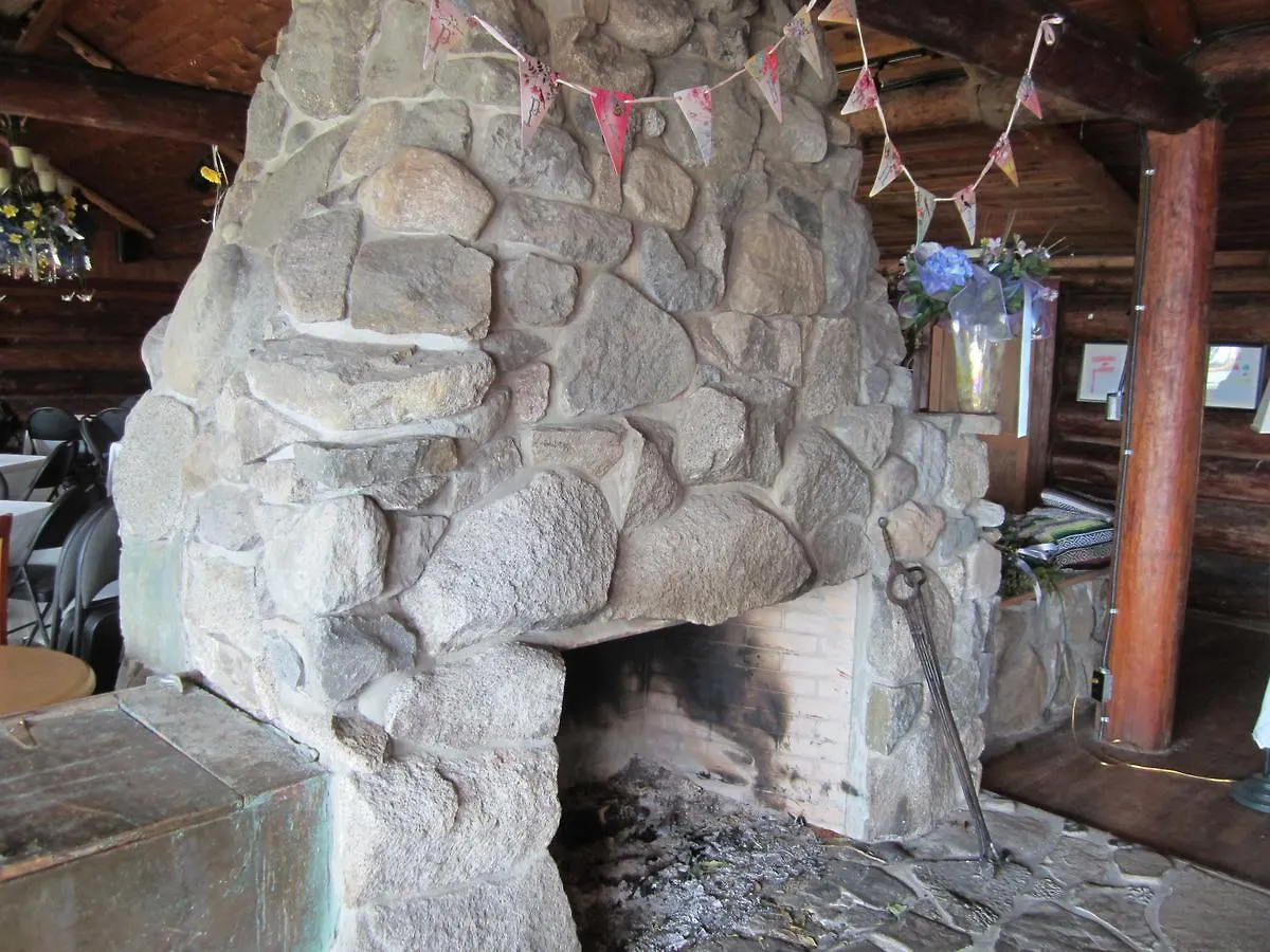 The Surf Lodge And Pub Gabriola