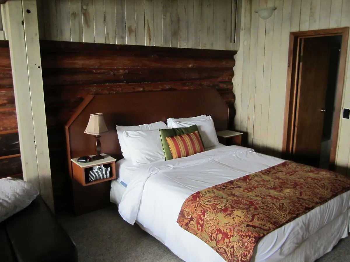 The Surf Lodge And Pub Gabriola