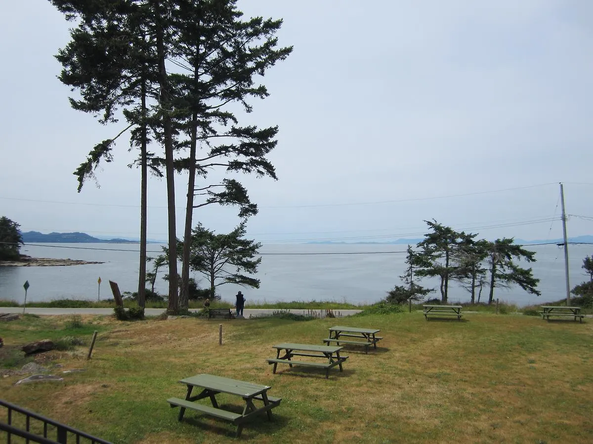 The Surf Lodge And Pub Gabriola Canada