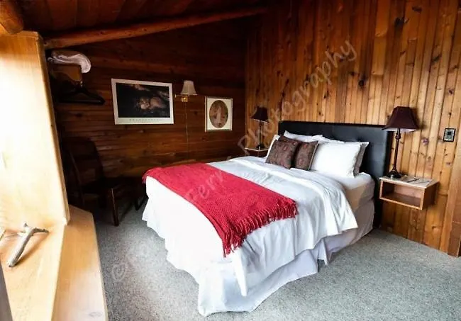 The Surf Lodge And Pub Gabriola Canada