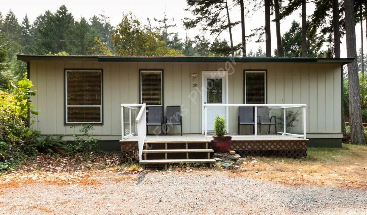 The Surf Lodge And Pub Gabriola