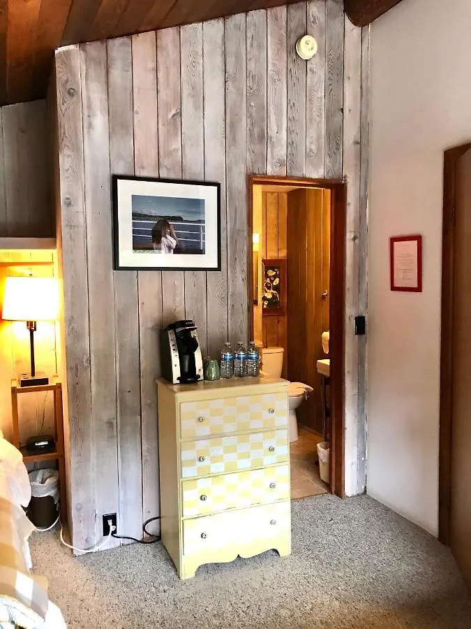 The Surf Lodge And Pub Gabriola