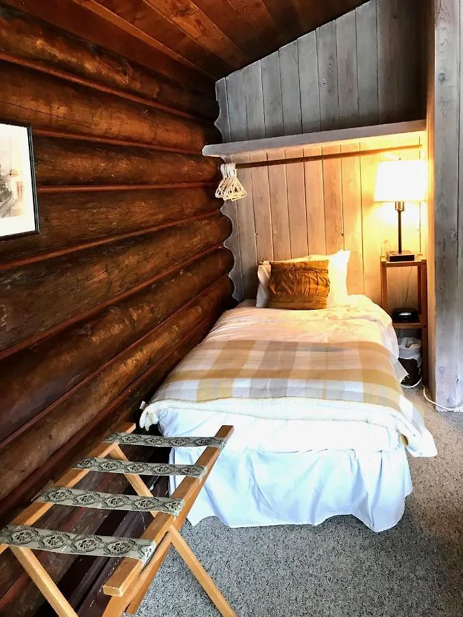The Surf Lodge And Pub Gabriola