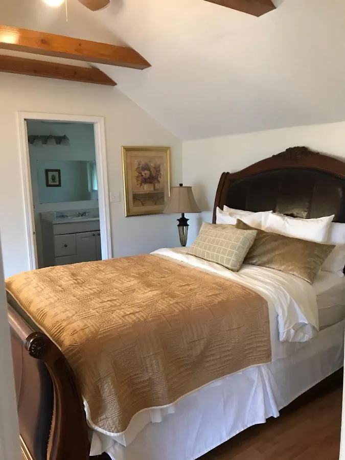 The Surf Lodge And Pub Gabriola Canada