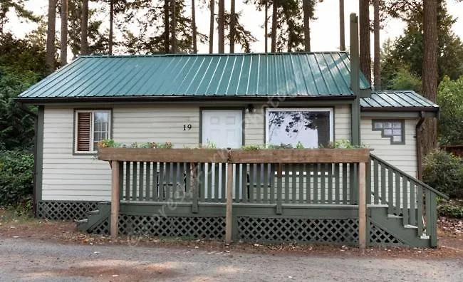 The Surf Lodge And Pub Gabriola