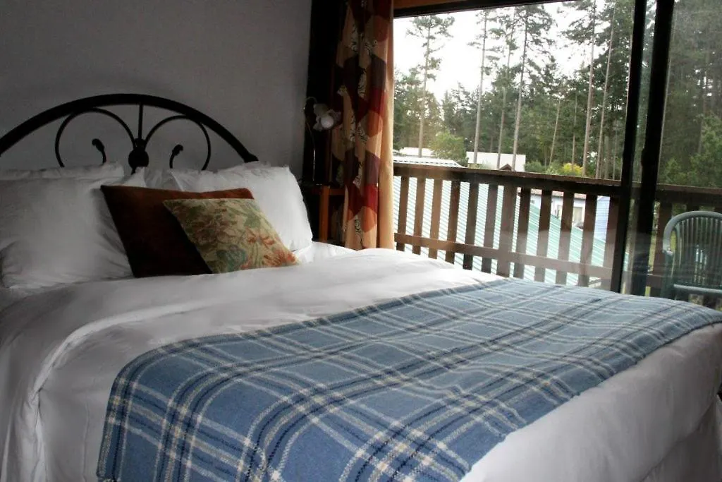 The Surf Lodge And Pub Gabriola